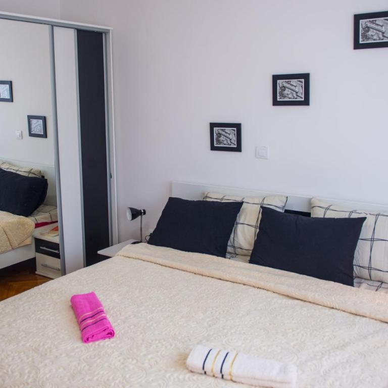 Elegant Avenue Escape - One-Bedroom Apartment - 32
