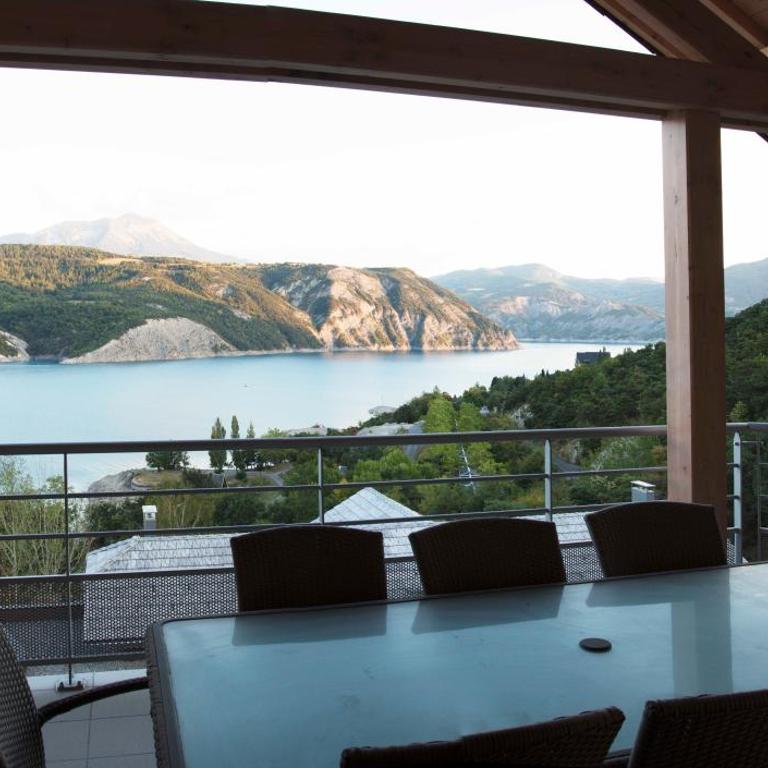 Vue imprenable sur Lac de Serre-Ponçon à Chorges : appt prestige 8 pers - Three-Bedroom Apartment - 1