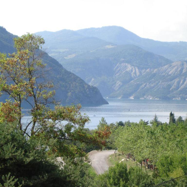 Vue imprenable sur Lac de Serre-Ponçon à Chorges : appt prestige 8 pers - Three-Bedroom Apartment - 8
