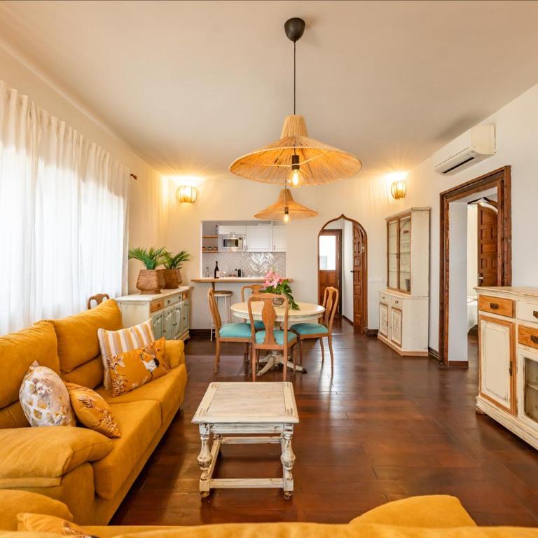 Villa Bay Beachfront Corralejo By Holidays Home - Three-Bedroom Villa - 4