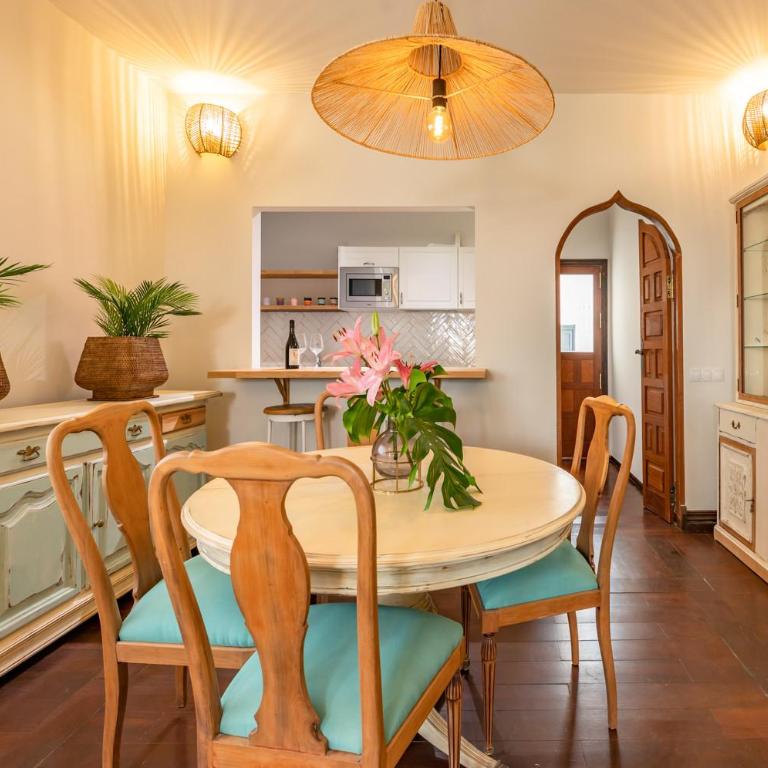 Villa Bay Beachfront Corralejo By Holidays Home - Three-Bedroom Villa - 10