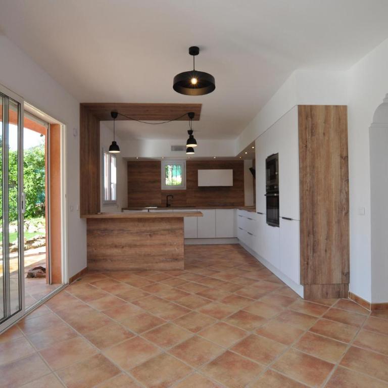 Awesome Home In Cavalaire-Sur-Mer - Maison de Vacances 4 Chambres - 3