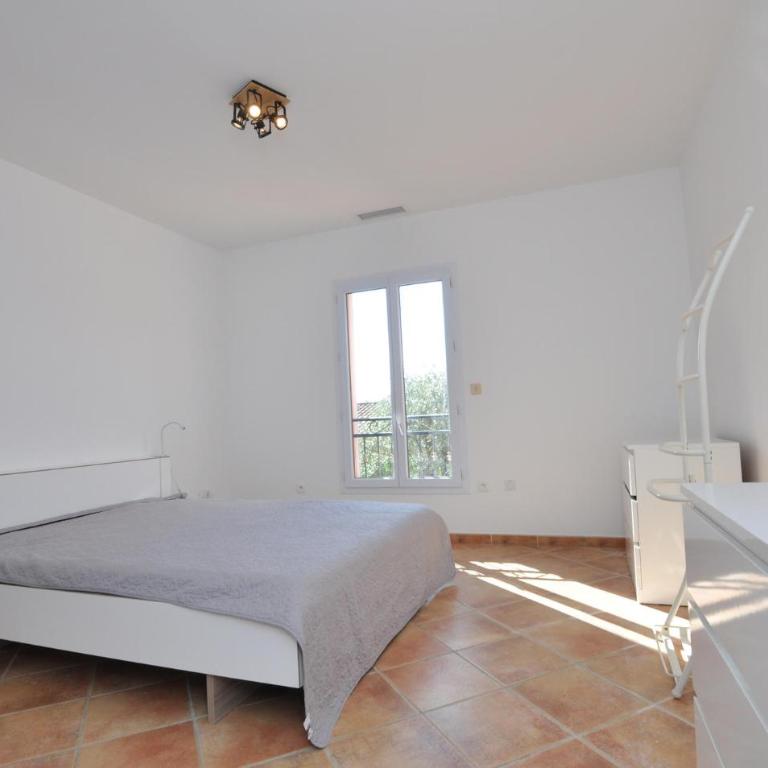 Awesome Home In Cavalaire-Sur-Mer - Maison de Vacances 4 Chambres - 8