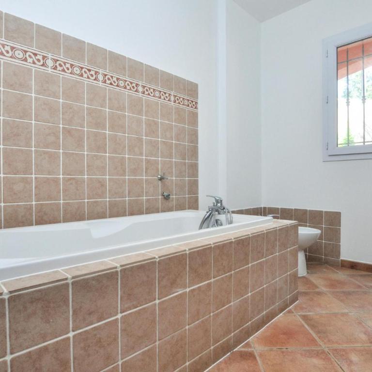 Awesome Home In Cavalaire-Sur-Mer - Maison de Vacances 4 Chambres - 12