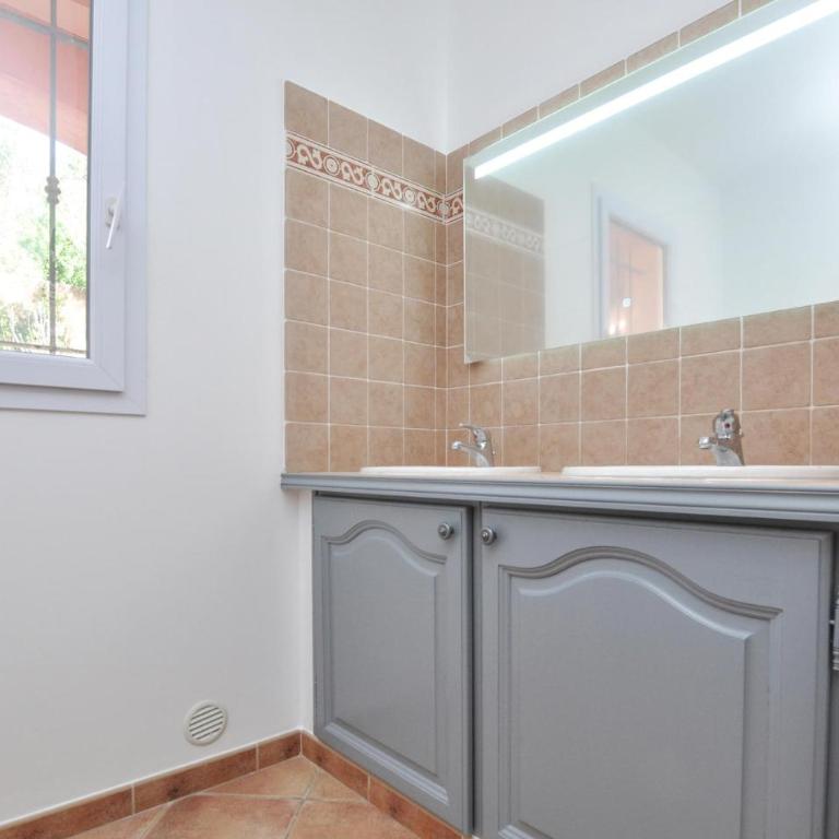 Awesome Home In Cavalaire-Sur-Mer - Maison de Vacances 4 Chambres - 13