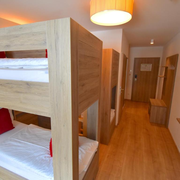 Sporthotel Zederhaus im Lungau - Chambre Quadruple avec Balcon - 1