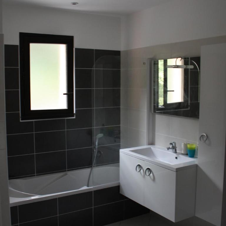 Vue imprenable sur Lac de Serre-Ponçon à Chorges : appt prestige 8 pers - Three-Bedroom Apartment - 21