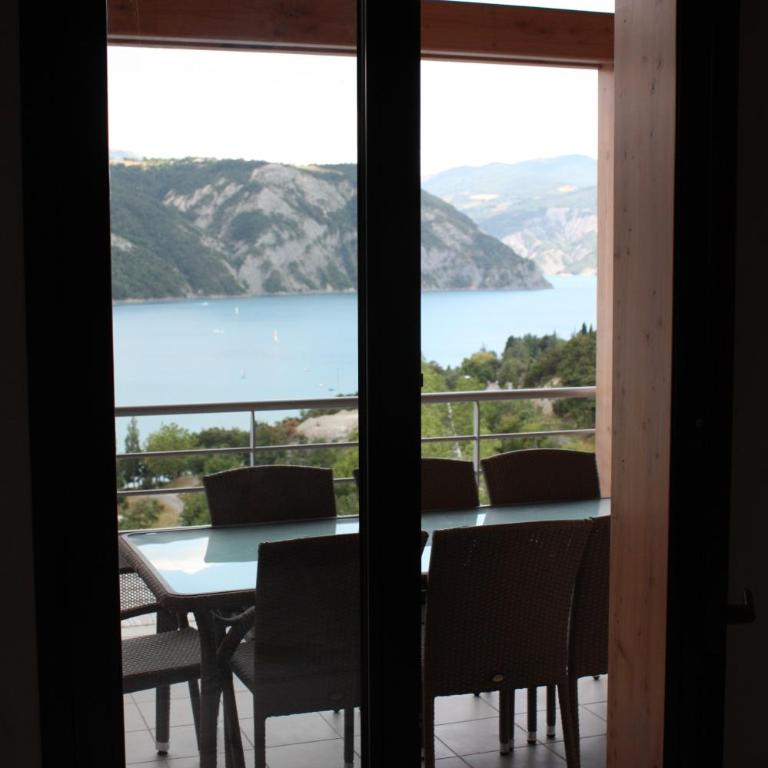 Vue imprenable sur Lac de Serre-Ponçon à Chorges : appt prestige 8 pers - Three-Bedroom Apartment - 17