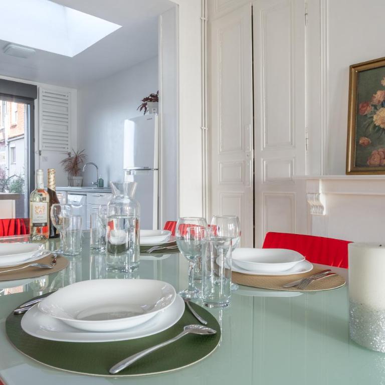 Maison Famille-Confort-Terrasse Jardin-Vue Cathédrale - Three-Bedroom House - 9