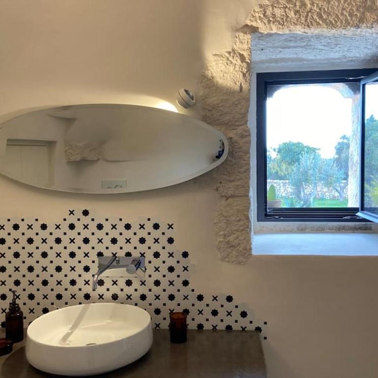 Trullo dei Mori, sea view villa with swimming pool - Three-Bedroom Villa - 35