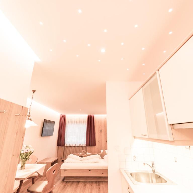 Aparthotel Kastel Seiser Alm - Two-Bedroom Apartment with Balcony or Garden - 9