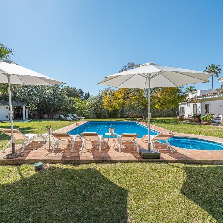 Villa amplia con piscina privada ideal familias y grupos - Villa - 1