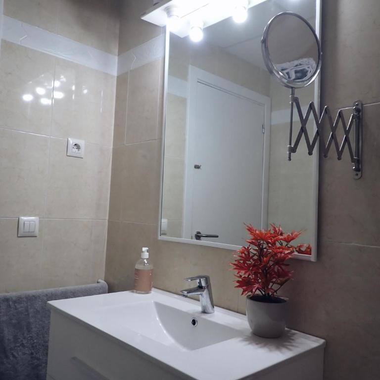 Dreams Apartment Vilafortuny - One-Bedroom Apartment - 27