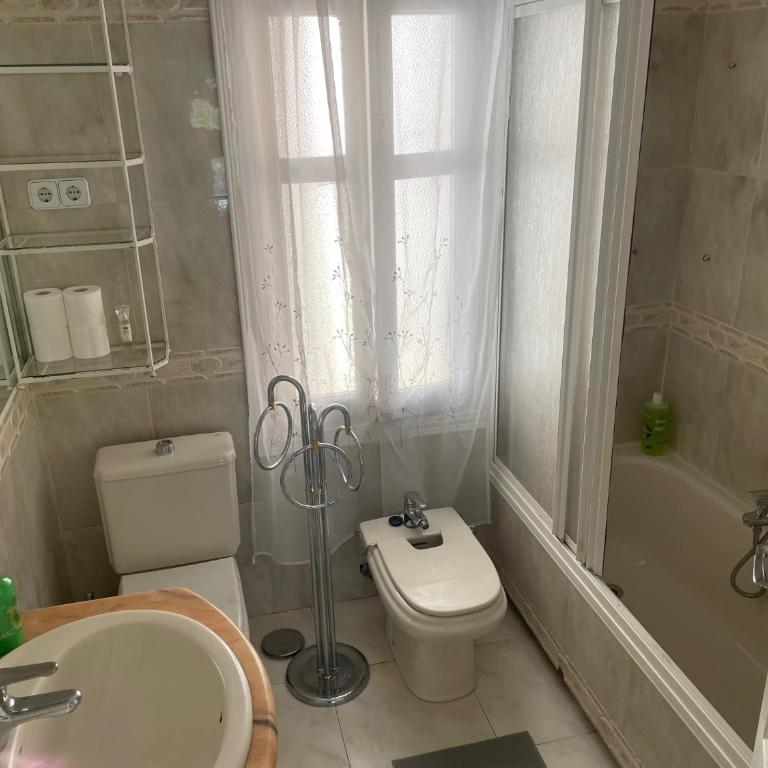 N1 Casa de Madrid - greenpeace line - Double Room with Shared Bathroom - 14