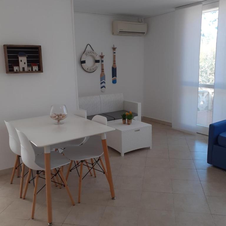 Villetta dei Fiori, vicino Spiaggia di Punta Pizzo - Villa - 8