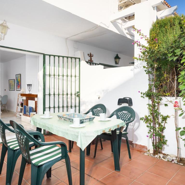 Miramar sunny patio in Fuengirola by Costarentals - Ref 79 - Two-Bedroom Apartment - 4
