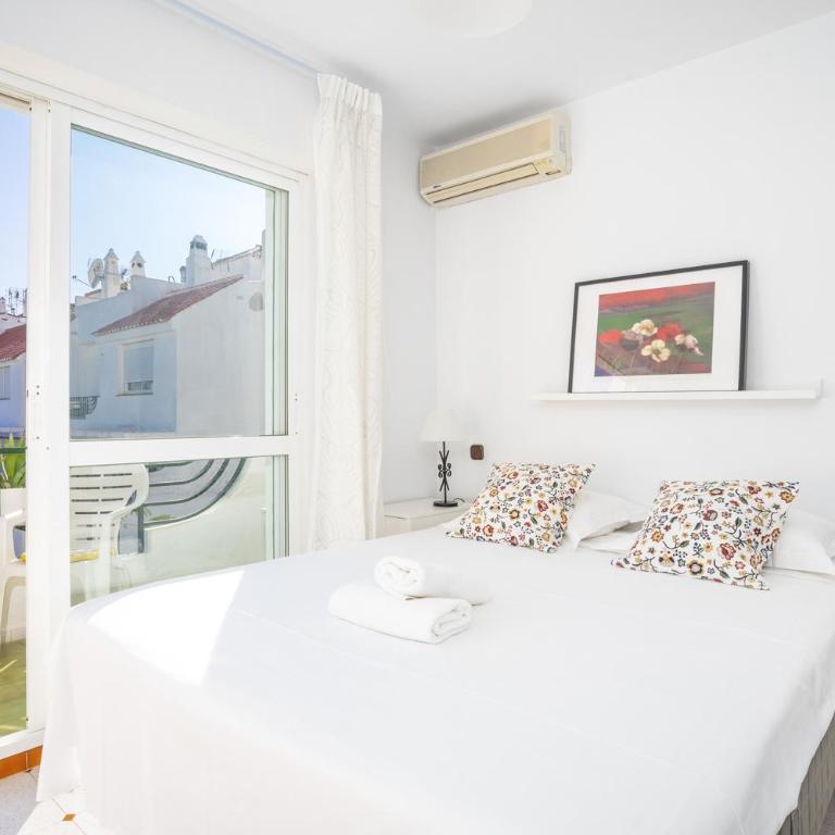 Miramar sunny patio in Fuengirola by Costarentals - Ref 79 - Two-Bedroom Apartment - 13