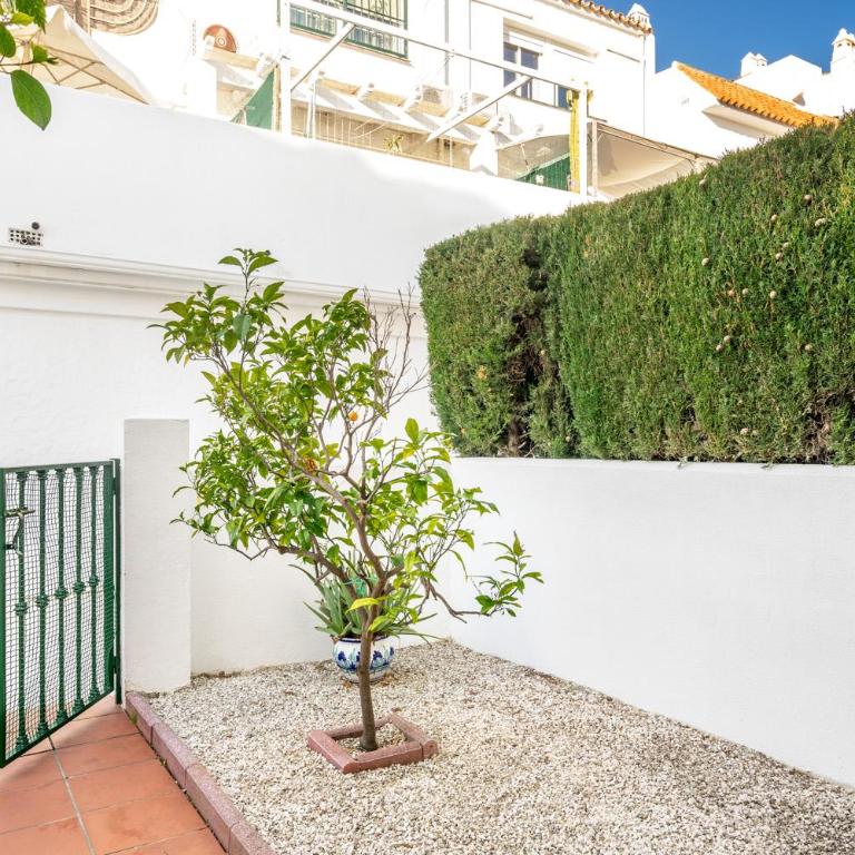 Miramar sunny patio in Fuengirola by Costarentals - Ref 79 - Two-Bedroom Apartment - 22