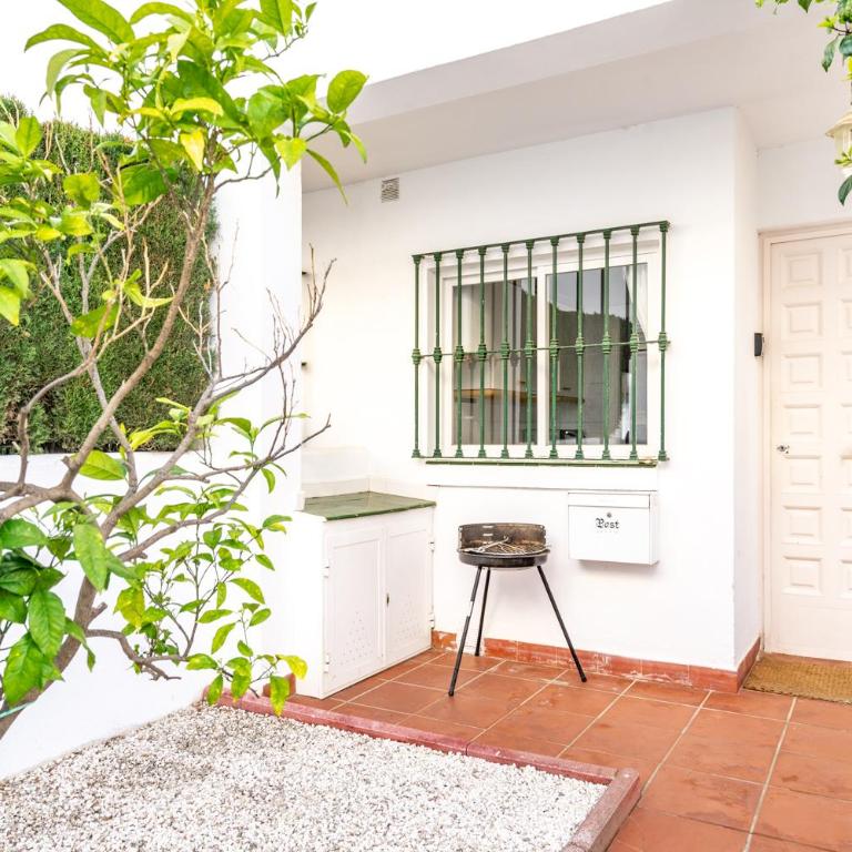 Miramar sunny patio in Fuengirola by Costarentals - Ref 79 - Two-Bedroom Apartment - 23