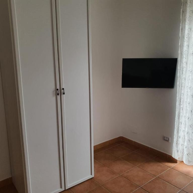 Raggio di sole apartments - 2 Communicating Double Rooms with Private External Bathroom - 3