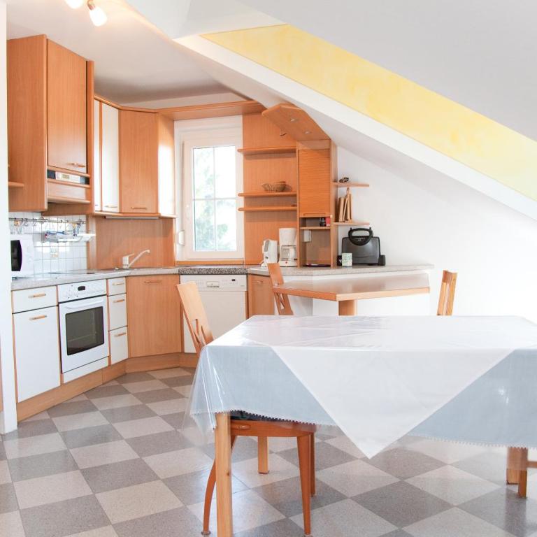 Thermenpension Gigler - Two-Bedroom Apartment with Balcony - 6