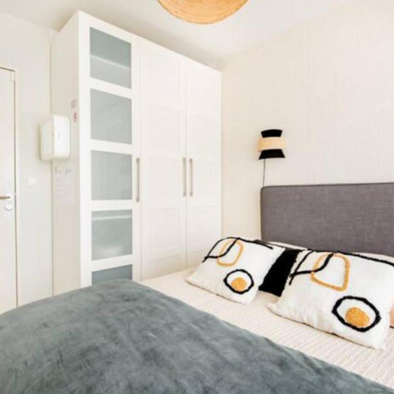 Chambres Élégance - Parc Bordelais - Chambre Double avec Salle de Bains Privative Extérieure - 2