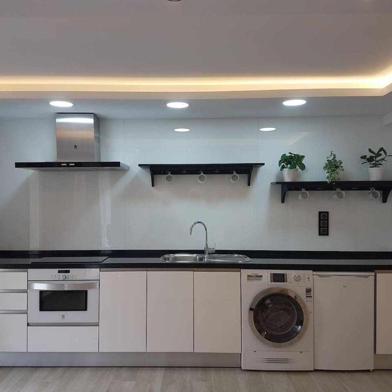 Pepe’s Home - Torremolinos Centro - Parking - Three-Bedroom Apartment - 4