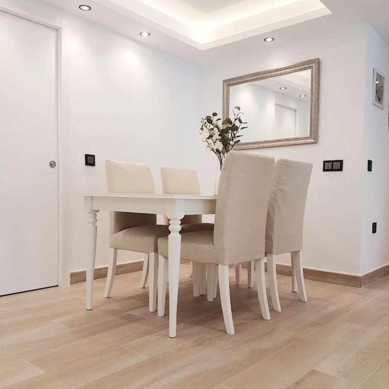 Pepe’s Home - Torremolinos Centro - Parking - Three-Bedroom Apartment - 5