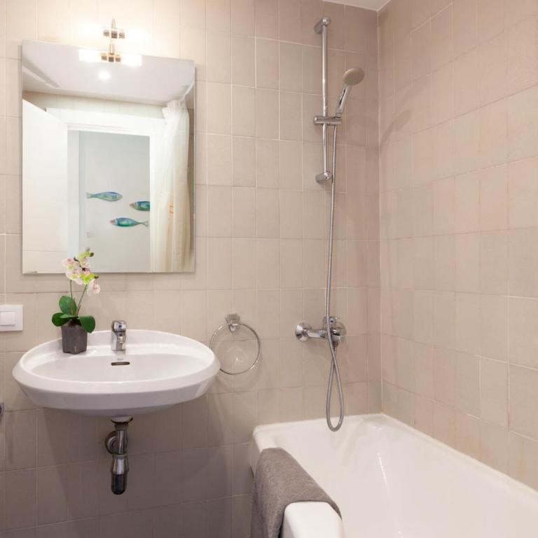 LETS HOLIDAYS APARTMENT SEA VIEWS on the BEACH - Apartamento - 29