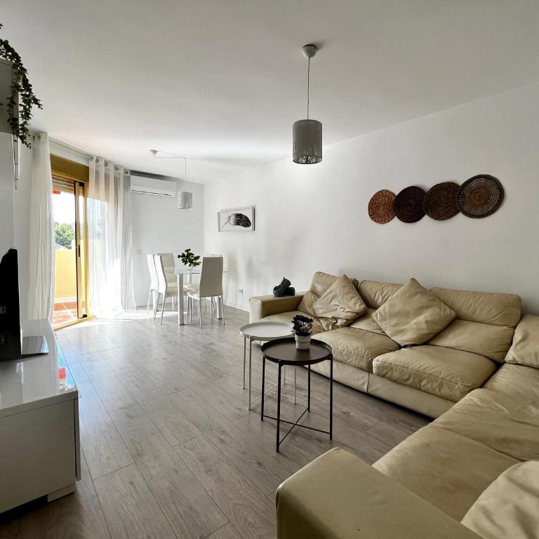 Apartamento con encanto en playa - Three-Bedroom Apartment - 3