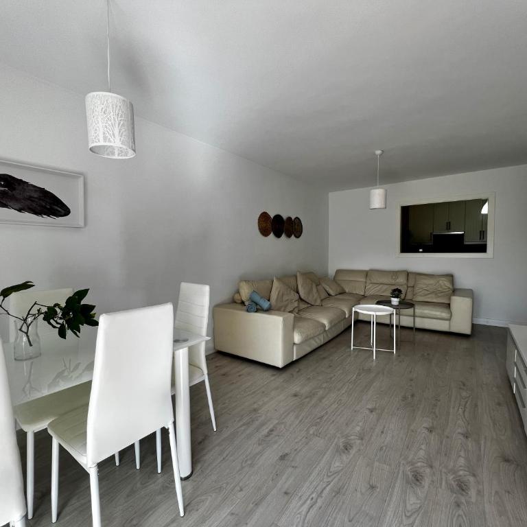 Apartamento con encanto en playa - Three-Bedroom Apartment - 4