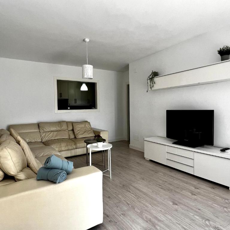 Apartamento con encanto en playa - Three-Bedroom Apartment - 6