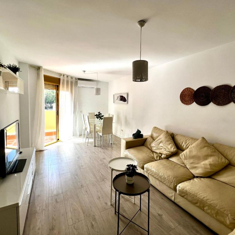 Apartamento con encanto en playa - Three-Bedroom Apartment - 8