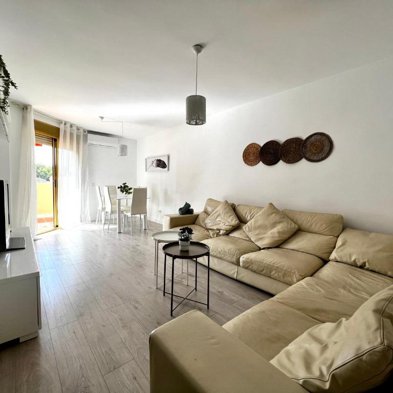 Apartamento con encanto en playa - Three-Bedroom Apartment - 7
