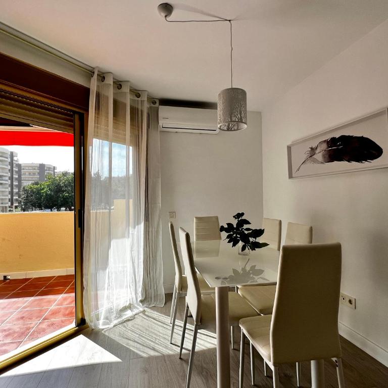 Apartamento con encanto en playa - Three-Bedroom Apartment - 11