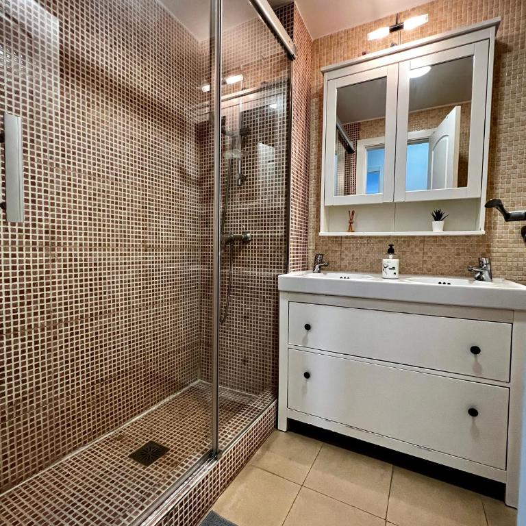 Apartamento con encanto en playa - Three-Bedroom Apartment - 29