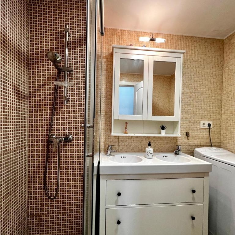 Apartamento con encanto en playa - Three-Bedroom Apartment - 30