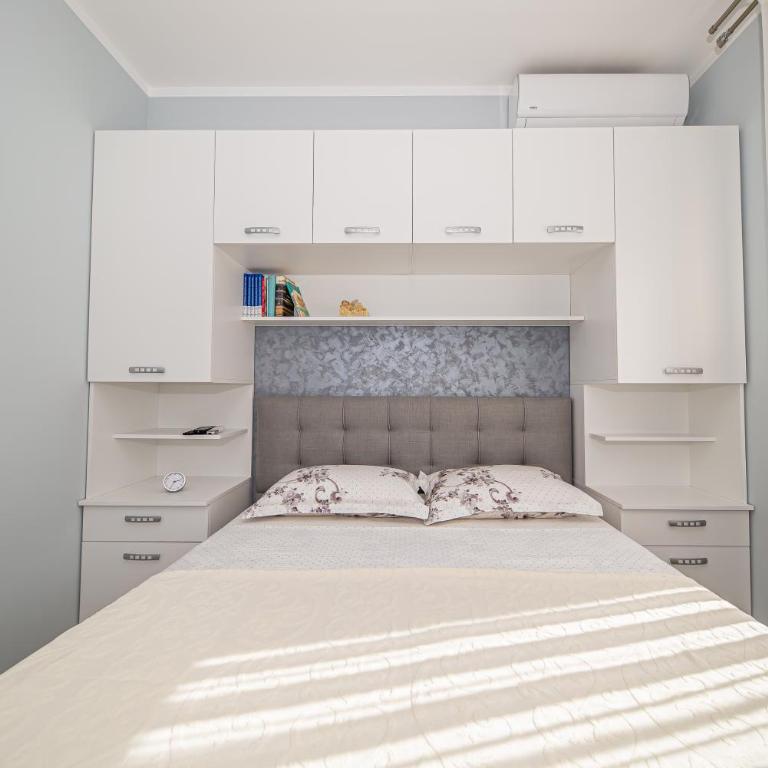 Lena apartment 2 - One-Bedroom Apartment - 9