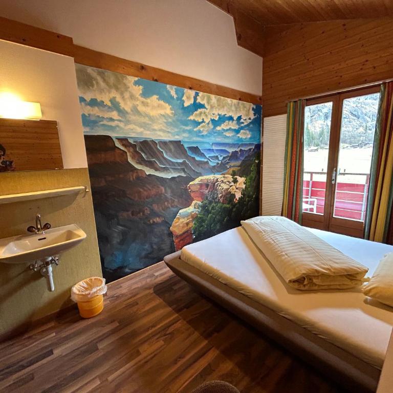 Alpine Base Hostel - Adults only - Zweibettzimmer mit Balkon - 1