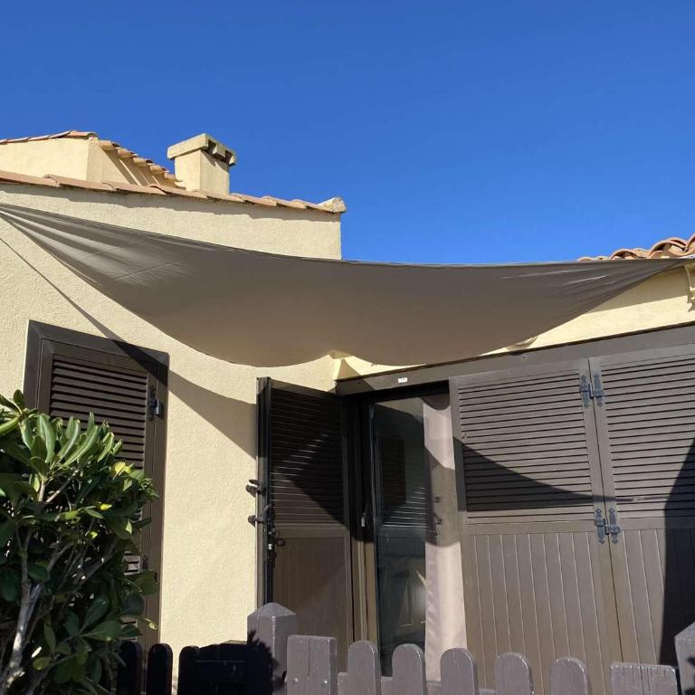 Villa T2, 4 pers, face à la mer, terrasse, parking privé, à 400m des commerces, plage devant! - FR-1-81-462 - Villa - 17