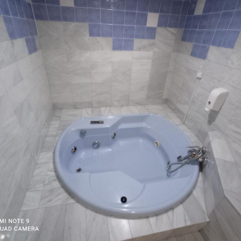 Hostal Avenida Andalucia - Solo Adultos - Habitación Doble con bañera de hidromasaje - 8