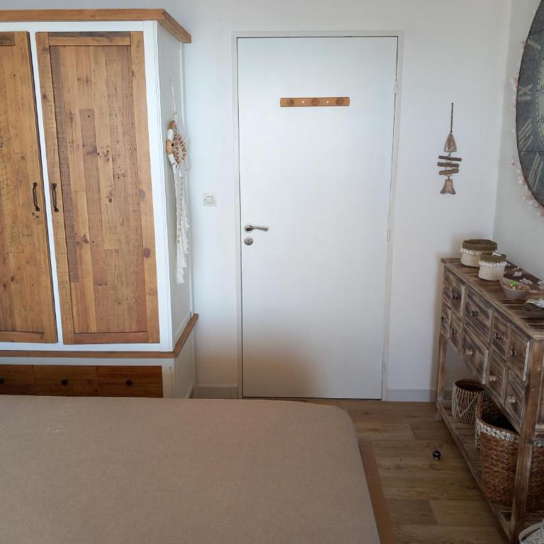 Chambre d'hôte - vue mer au mont Saint-Clair - Chambre Double avec Salle de Bains Privative - 3