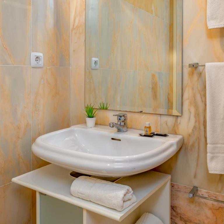 Seaview apt with pool by Costarentals - Ref 188 - Apartamento de 2 dormitorios - 16