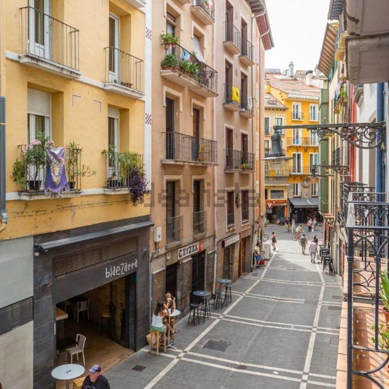 En el Corazón de Pamplona, Plaza Navarrería - Apartamento de 3 dormitorios - 48