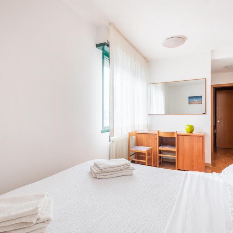 Appartamenti Gabry - Appartamento con 3 Camere da Letto e Vista Lago - 4