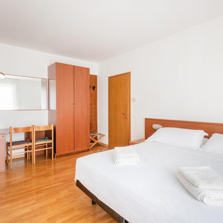 Appartamenti Gabry - Appartamento con 3 Camere da Letto e Vista Lago - 9