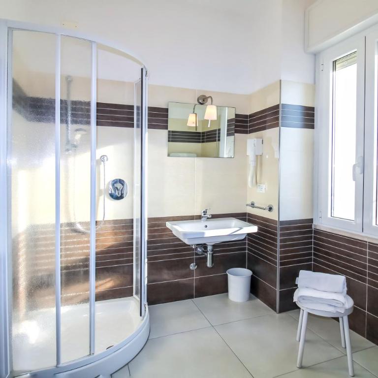 Hotel Duca di Kent - Camera Familiare con Balcone - 2