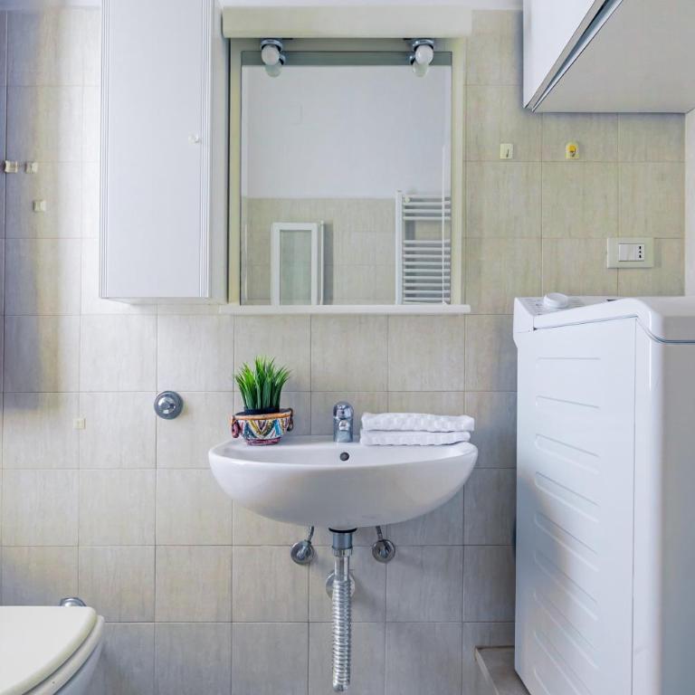GuestHost - Pisa Airport Comfy Apartment - Private Parking - Two-Bedroom Apartment - 6