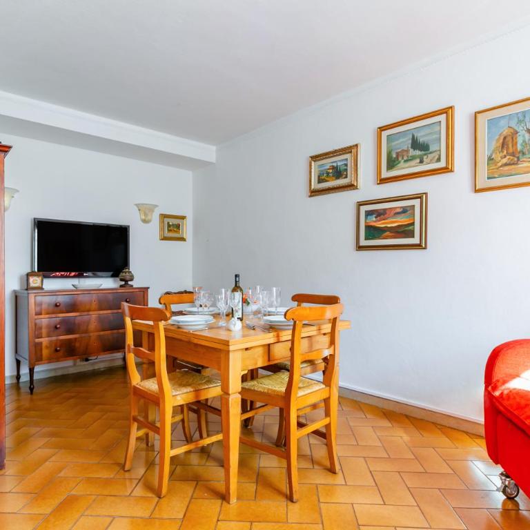 GuestHost - Pisa Airport Comfy Apartment - Private Parking - Two-Bedroom Apartment - 4
