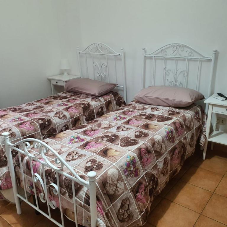 Raggio di sole apartments - 2 Communicating Double Rooms with Private External Bathroom - 4